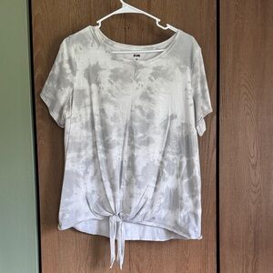 EVRI Light Gray Tie-Dye Short Sleeve Top
